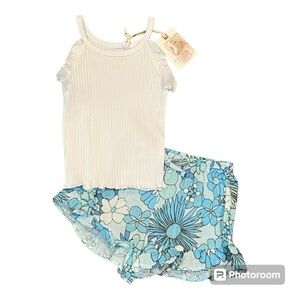 Jessica Simpson floral blue and white outfit